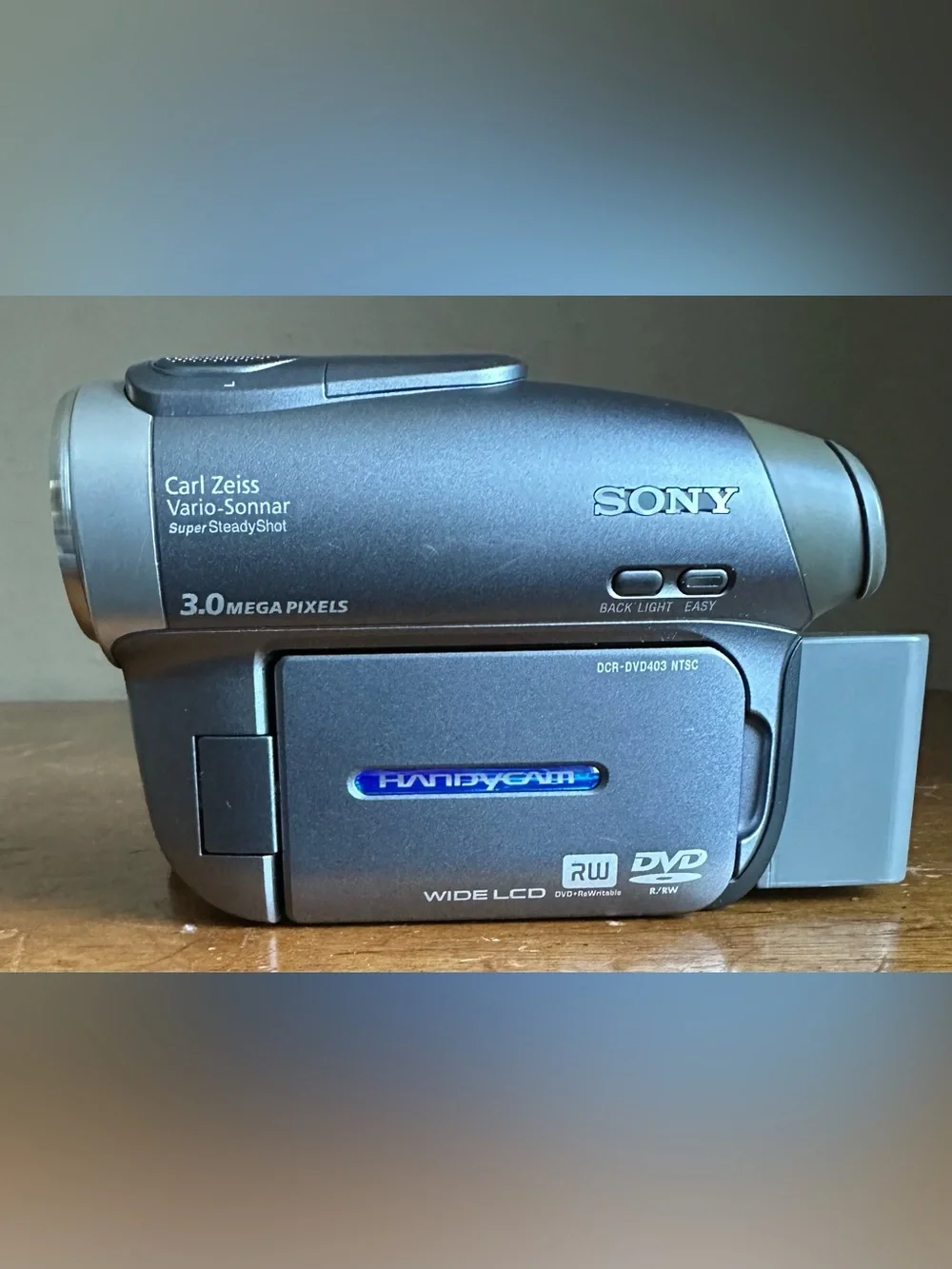 Sony DCR-DVD403 NTSC 3MP MPEG Digital Video Camera Recorder Handycam Camcorder